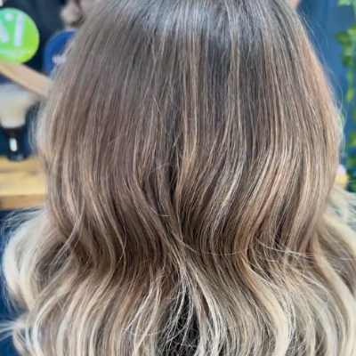 Lived-In Blonde: What It Is & Why It&rsquo;s So Popular