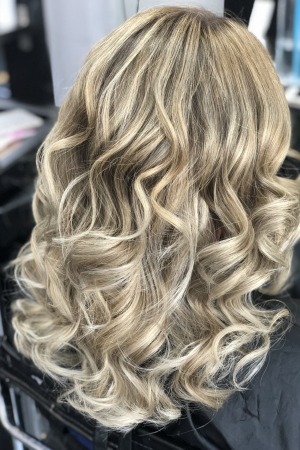 From tired blonde box colour to beautiful balayage using lightening and retoning techniques